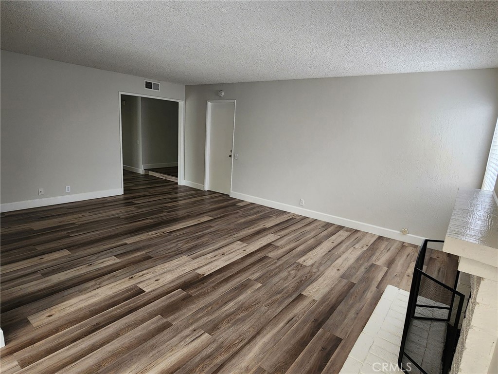 https://media.crmls.org/medias/8a3d63f3-9507-451e-ae5f-7c2df4cf2e9f.jpg?preset=X-Large
