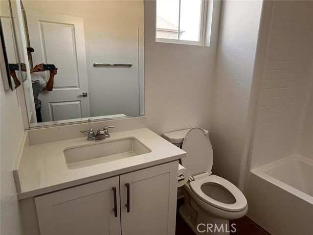 Detail Gallery Image 8 of 27 For 2557 E Lincoln Paseo, Ontario,  CA 91762 - 4 Beds | 4 Baths