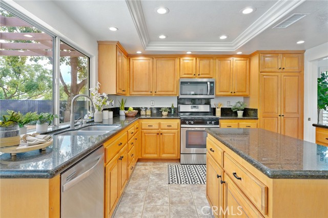 Detail Gallery Image 7 of 40 For 317 Leafwood Ct., Riverside,  CA 92506 - 5 Beds | 2/1 Baths