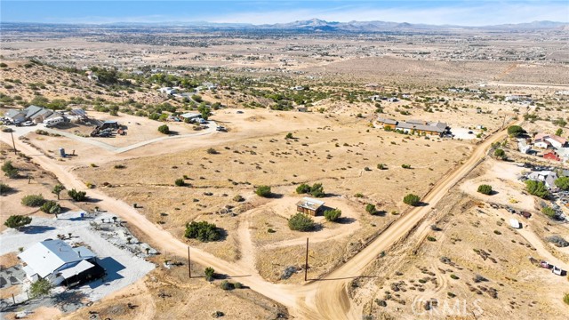 23766 Valley View Road, Apple Valley CA: https://media.crmls.org/medias/8a3e00ac-01d4-4b1f-9a9b-2419394e84f3.jpg