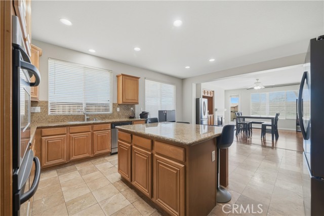 Detail Gallery Image 14 of 39 For 30923 Lajoe St, Menifee,  CA 92584 - 4 Beds | 3 Baths