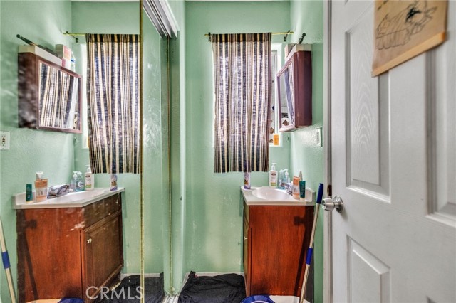 9203 Beach Street, Los Angeles CA: https://media.crmls.org/medias/8a3eefe7-5032-43db-891a-c5b2aced9d88.jpg