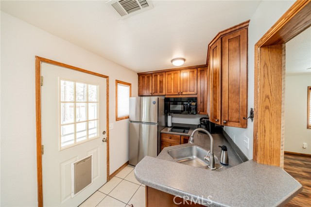 Detail Gallery Image 15 of 39 For 1724 Thrush, Wrightwood,  CA 92397 - 1 Beds | 1 Baths