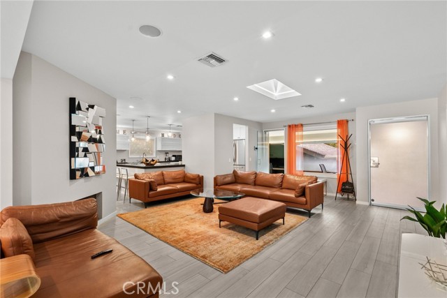 3051 Gertrude Avenue, La Crescenta CA: https://media.crmls.org/medias/8a40e21f-8346-4ce1-b243-6832feb71eac.jpg