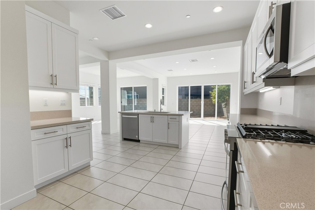 MLS #OC25225551 image #8