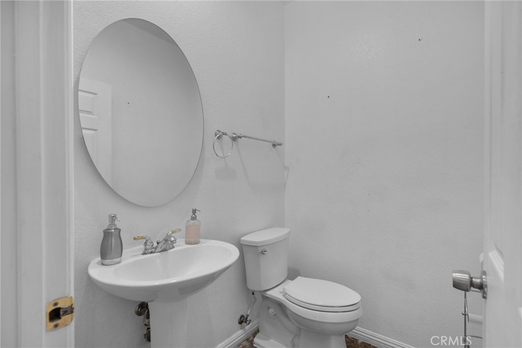 https://media.crmls.org/medias/8a41d829-8bf0-4f72-ada2-e47a51dc0390.jpg?preset=X-Large