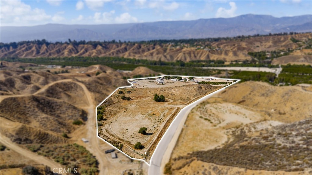 https://media.crmls.org/medias/8a42615e-f452-4b2d-9eb6-b4cde0876bb8.jpg?preset=X-Large