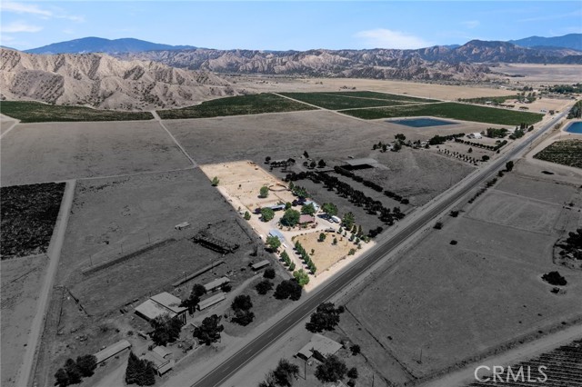 4333 Highway 33, New Cuyama CA: https://media.crmls.org/medias/8a426937-fd81-4a3b-bd6b-97f2f9e58436.jpg