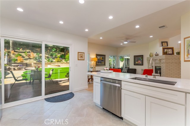15535 Mallory Court, Moorpark CA: https://media.crmls.org/medias/8a428e74-2b2f-4813-b701-701eb1260a79.jpg