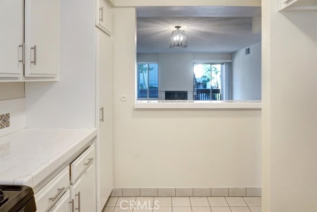 Detail Gallery Image 10 of 30 For 15215 Magnolia Bld #117,  Sherman Oaks,  CA 91403 - 2 Beds | 1/1 Baths
