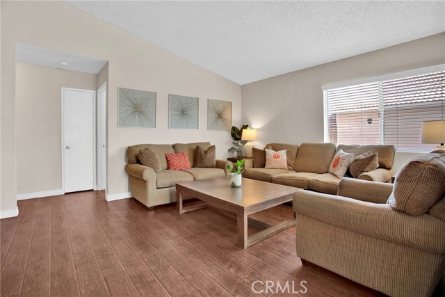 Detail Gallery Image 8 of 47 For 16236 Bridgewood Ln, Victorville,  CA 92395 - 3 Beds | 2 Baths