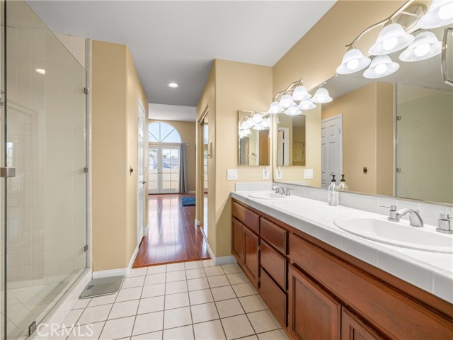 Detail Gallery Image 14 of 34 For 210 6th, Huntington Beach,  CA 92648 - 3 Beds | 2/2 Baths