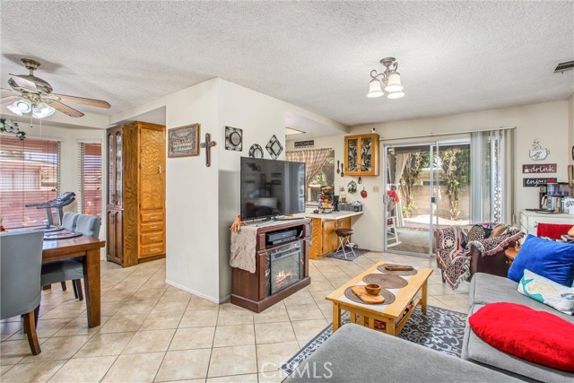 2307 El Toro Circle, Hemet CA: https://media.crmls.org/medias/8a442f22-82ad-4ff9-bf6f-dac2f4b4fc97.jpg