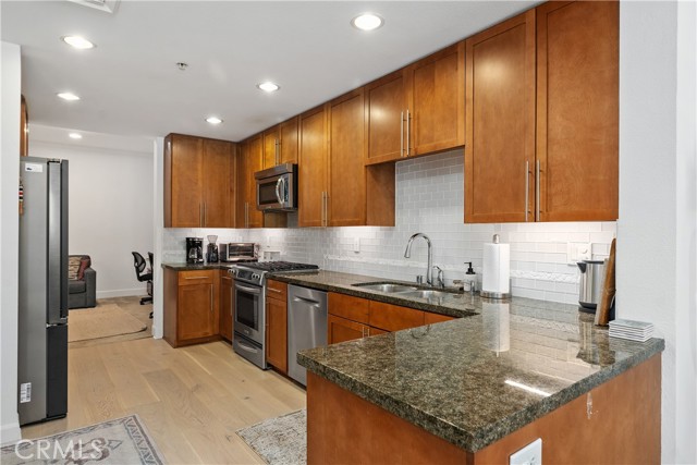 300 E 4th Street, Long Beach CA: https://media.crmls.org/medias/8a44e870-814c-4011-8d2b-6eaf43d513ac.jpg