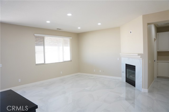 Detail Gallery Image 5 of 30 For 11534 Charm Ln, Adelanto,  CA 92301 - 3 Beds | 2 Baths