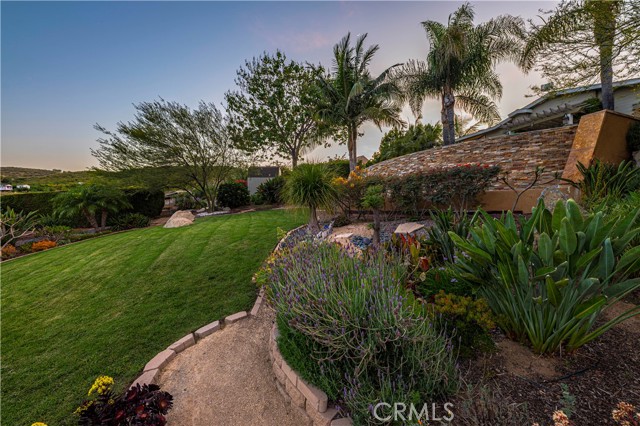 40468 Rock Mountain Drive, Fallbrook CA: https://media.crmls.org/medias/8a46cc3d-82f4-447b-afb0-9a4bd9e4123d.jpg