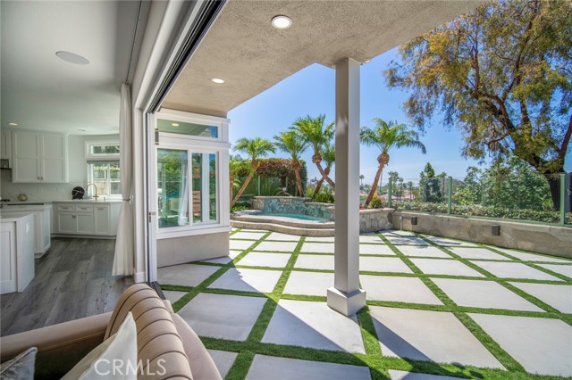 14 Glastonbury Place, Laguna Niguel CA: https://media.crmls.org/medias/8a46dac0-6f30-44ff-b97d-3ed5ab25b5b9.jpg