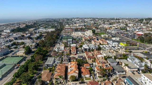 625 9th Street, Hermosa Beach, California 90254, 3 Bedrooms Bedrooms, ,2 BathroomsBathrooms,Residential,For Sale,9th,SB24205866