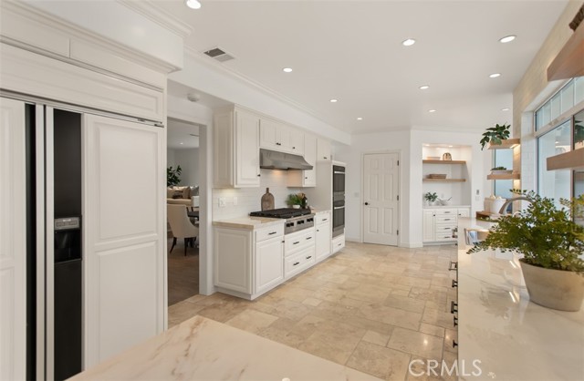 16201 Santa Barbara Lane, Huntington Beach CA: https://media.crmls.org/medias/8a470ce1-0a99-452f-a1ea-158cde7defd0.jpg