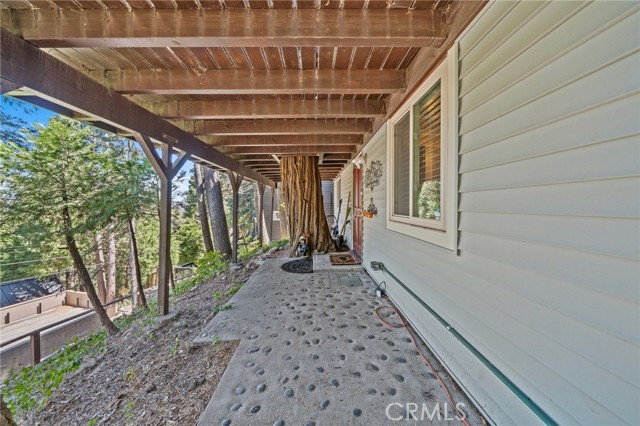 Detail Gallery Image 5 of 39 For 535 Sunderland Ct, Lake Arrowhead,  CA 92352 - 3 Beds | 2 Baths