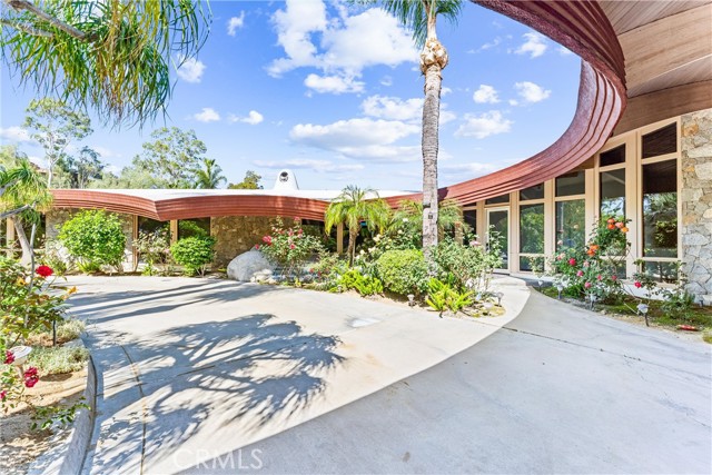 2360 Boulder Bluffs Court, Riverside CA: https://media.crmls.org/medias/8a47cc44-fc23-496e-be91-e5fd54110ed9.jpg