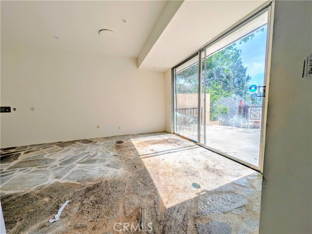 485 State Hwy 173, Lake Arrowhead CA: https://media.crmls.org/medias/8a48412e-1703-4b58-bea4-37effcbe1c57.jpg