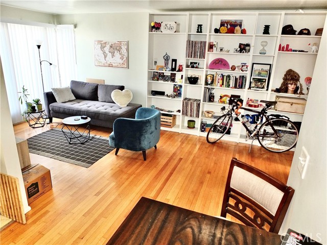 1724 E 1st Street, Long Beach CA: https://media.crmls.org/medias/8a484c16-7d59-4332-b4b5-281279158e4f.jpg