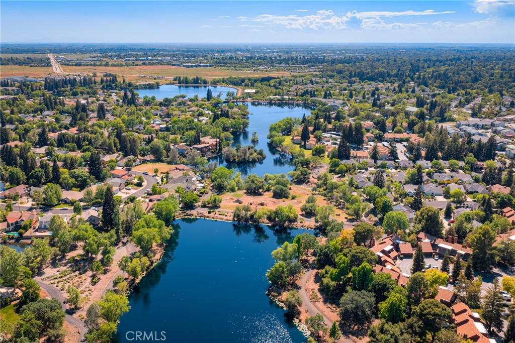 https://media.crmls.org/medias/8a489d67-6eb0-4158-aa64-6af30e0acde4.jpg?preset=X-Large