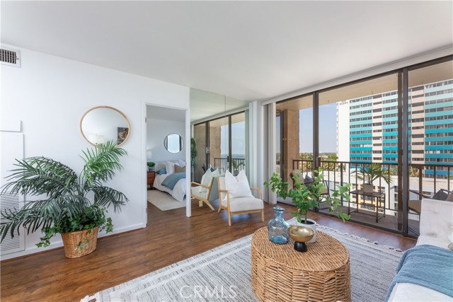 1750 E Ocean Boulevard, Long Beach CA: https://media.crmls.org/medias/8a48db9f-3d57-464f-9189-76bd2ffadf89.jpg