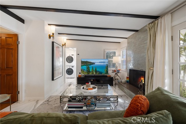10340 Margate Street, North Hollywood CA: https://media.crmls.org/medias/8a496ab1-b475-42c7-963f-f014b2dc4558.jpg