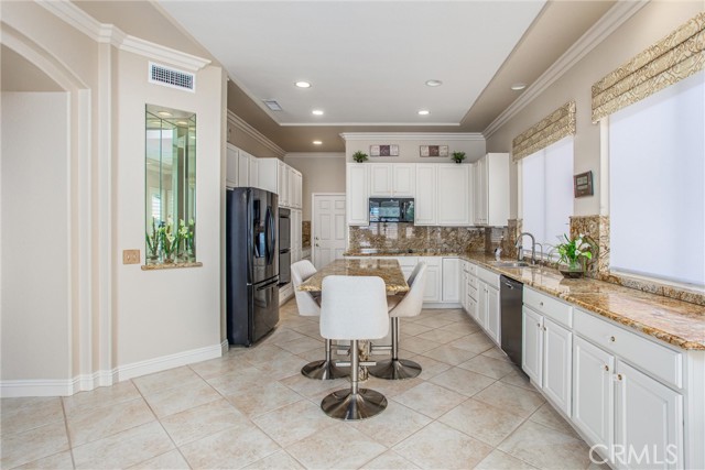 2141 Birdie Drive, Banning CA: https://media.crmls.org/medias/8a49ad35-e080-4a27-9d69-2307708abca4.jpg