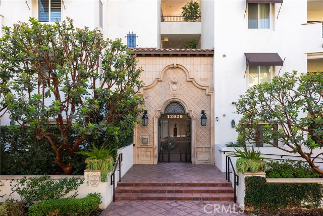 Detail Gallery Image 2 of 21 For 12020 Guerin St #303,  Studio City,  CA 91604 - 3 Beds | 2/1 Baths