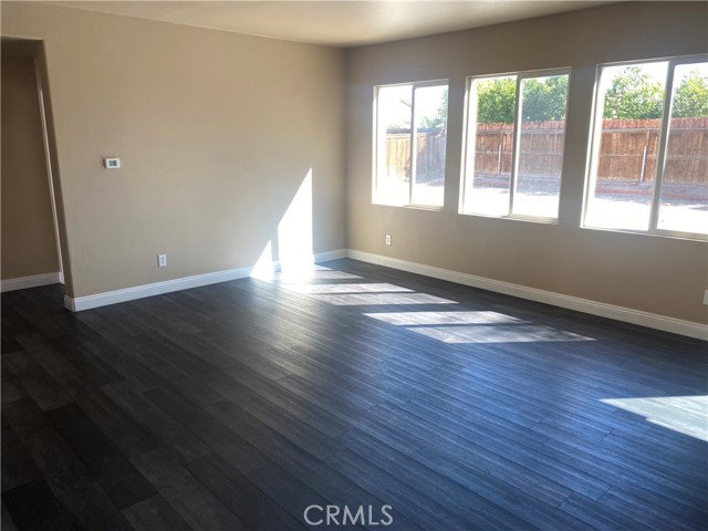 Detail Gallery Image 3 of 13 For 16557 Denham Ln, Victorville,  CA 92395 - 4 Beds | 3 Baths