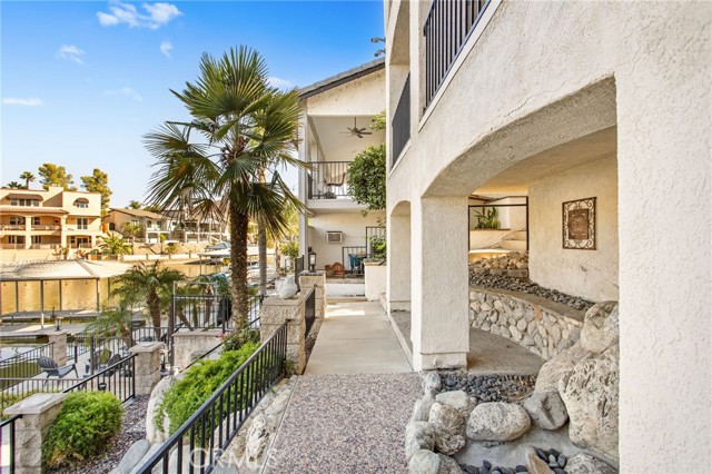 30248 White Wake, Canyon Lake CA: https://media.crmls.org/medias/8a4ac0bb-bbe1-4dce-8fb8-5101e88ca699.jpg