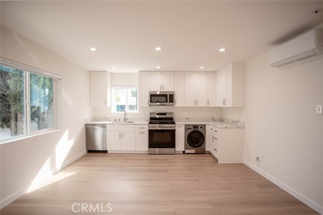 Detail Gallery Image 11 of 29 For 16327 Kalisher St, Granada Hills,  CA 91344 - 1 Beds | 1 Baths