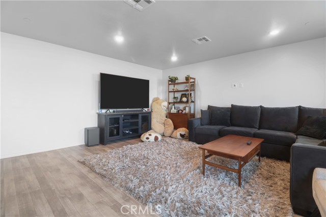 Detail Gallery Image 3 of 18 For 10292 Vanessa Ct, Adelanto,  CA 92301 - 4 Beds | 2/1 Baths