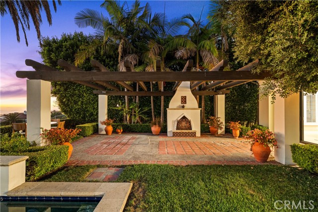 24 Scenic Bluff, Newport Coast CA: https://media.crmls.org/medias/8a4cc6dd-2667-4e94-bd54-a82d1a6aa476.jpg