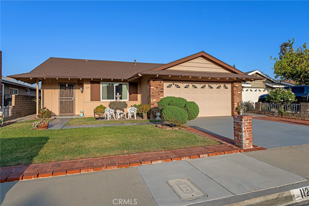 1122 Angelcrest Drive