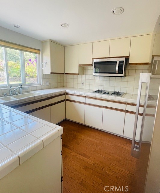 1023 8th Street, Manhattan Beach CA: https://media.crmls.org/medias/8a4e8564-77ec-4222-bd0e-33d7c4247289.jpg