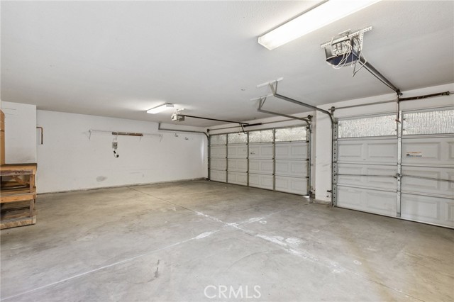 525 Mallard Avenue, Lemoore CA: https://media.crmls.org/medias/8a4ed77f-82e9-4acd-8bb3-dea08f11899d.jpg