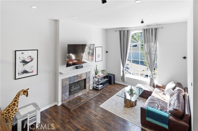 Detail Gallery Image 3 of 40 For 5244 Baza Ave, Woodland Hills,  CA 91364 - 3 Beds | 3 Baths