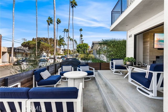 Detail Gallery Image 2 of 38 For 612 Goldenrod Ave, Corona Del Mar,  CA 92625 - 3 Beds | 4 Baths