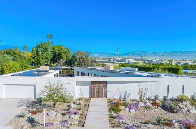 400 W Santa Catalina, Palm Springs, CA 92262