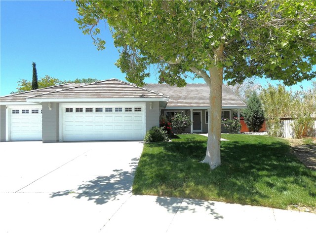 Detail Gallery Image 2 of 38 For 15202 Copper Canyon Cir, Victorville,  CA 92394 - 4 Beds | 2 Baths