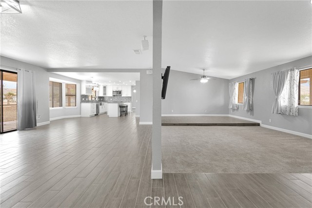 21978 Mojave Street, Apple Valley CA: https://media.crmls.org/medias/8a5150ae-a7a4-41e0-9adb-39632aa36ed1.jpg