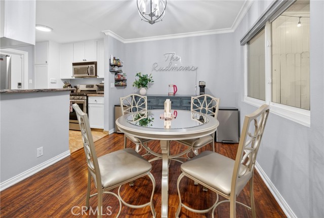 Detail Gallery Image 10 of 31 For 7046 De Celis Pl #7,  Lake Balboa,  CA 91406 - 2 Beds | 2/1 Baths