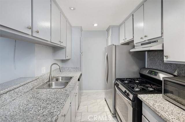 Detail Gallery Image 2 of 29 For 5700 Etiwanda Ave #154,  Tarzana,  CA 91356 - 3 Beds | 2 Baths