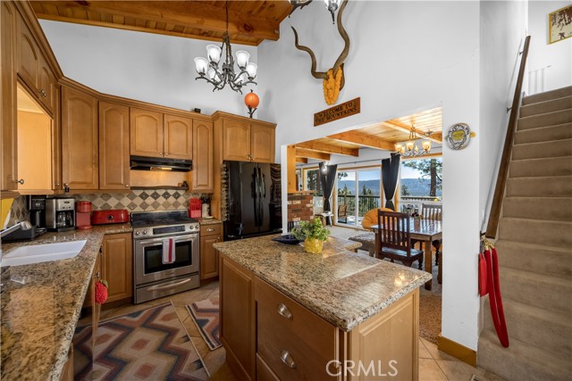 Detail Gallery Image 15 of 42 For 39563 Raccoon Dr, Fawnskin,  CA 92333 - 2 Beds | 2 Baths