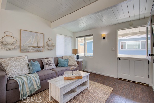 Detail Gallery Image 6 of 26 For 217 35th Pl #B,  Manhattan Beach,  CA 90266 - 2 Beds | 1 Baths