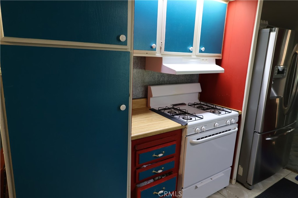 https://media.crmls.org/medias/8a5486b5-9b1b-4653-a122-5b8cc1f841b4.jpg?preset=X-Large
